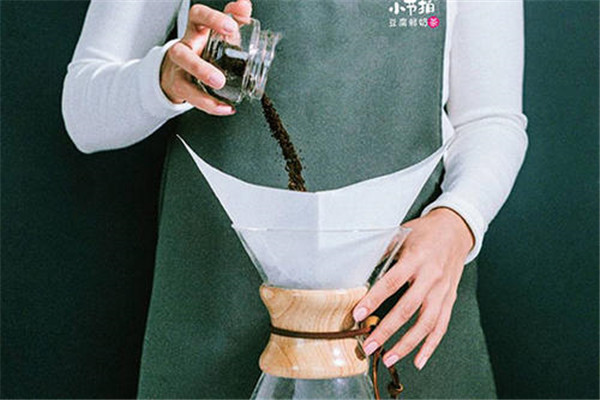 小節(jié)拍豆腐鮮奶茶加盟
