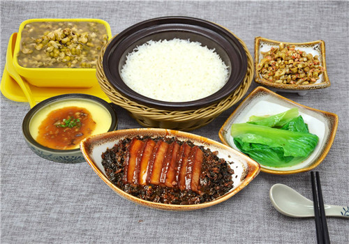 阿姆源瓦煲飯加盟
