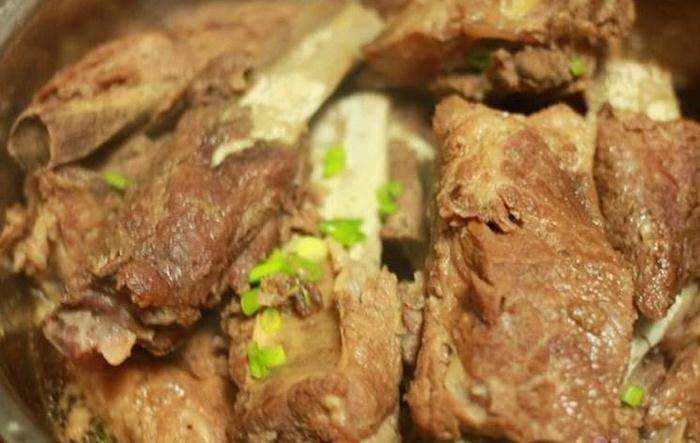 明陽(yáng)春排骨米飯