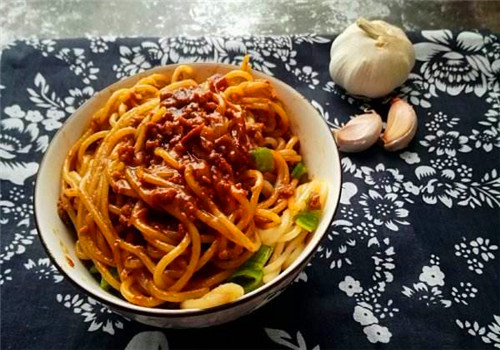 麥道夫炸醬面館