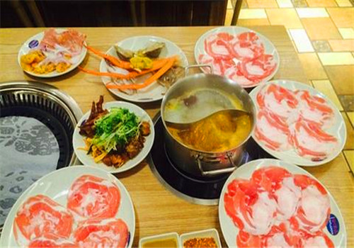 和諧號(hào)烤肉海鮮火鍋?zhàn)灾? title=