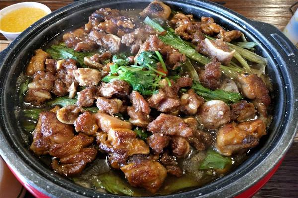 吉吉向上炭烤雞肉煲