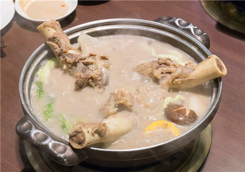 歡樂(lè)骨養(yǎng)生骨頭火鍋