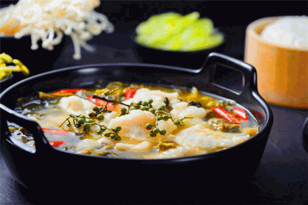 萌小艾酸菜魚米飯