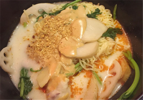 外婆灣骨湯麻辣燙