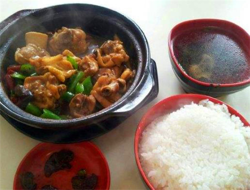 黃明宇黃燜雞米飯加盟