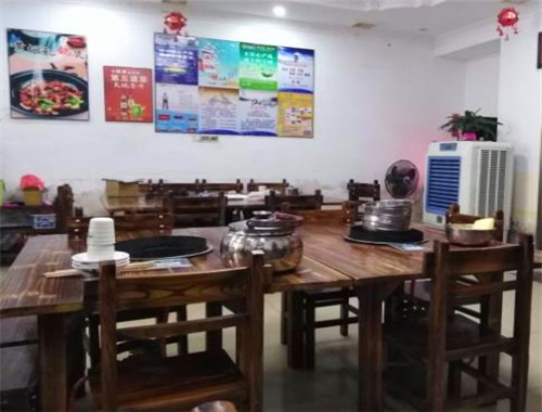 72番黃燜雞米飯加盟