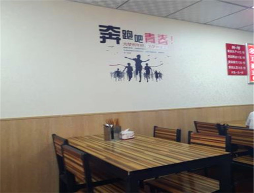王嘉衛(wèi)黃燜雞米飯加盟