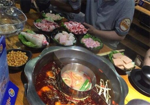 柔時(shí)小板凳吧式火鍋加盟