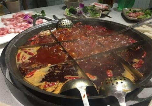 在渝里老火鍋加盟