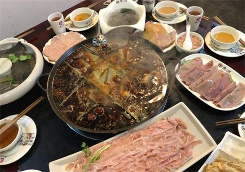 鎮(zhèn)八方老火鍋加盟