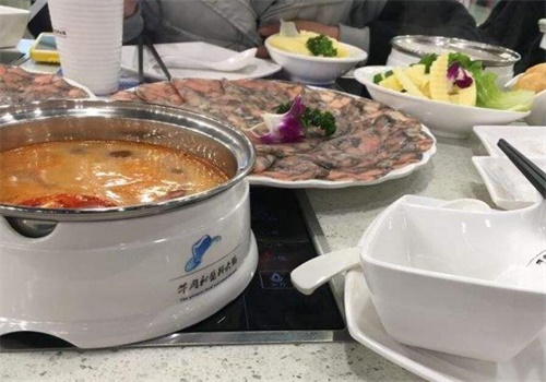 魔法帽牛肉火鍋