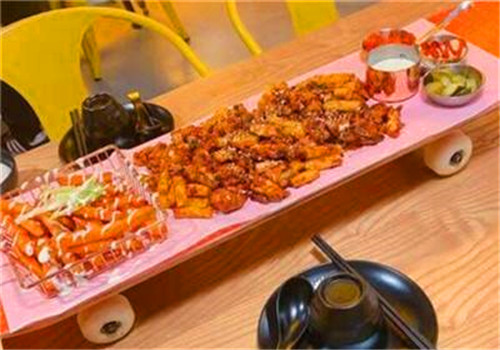 夢想主題網(wǎng)紅滑板雞