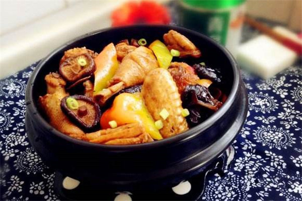 曹軒閣黃燜雞米飯加盟
