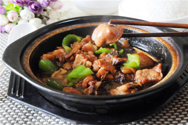 宋一軒黃燜雞米飯加盟