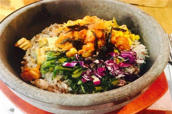 張班長(zhǎng)新派粗糧石鍋飯