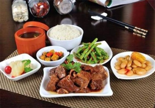 九媽媽醬骨飯加盟