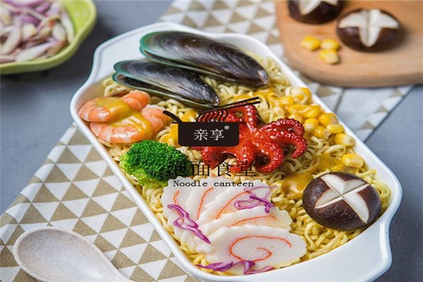 親享泡面小食堂加盟