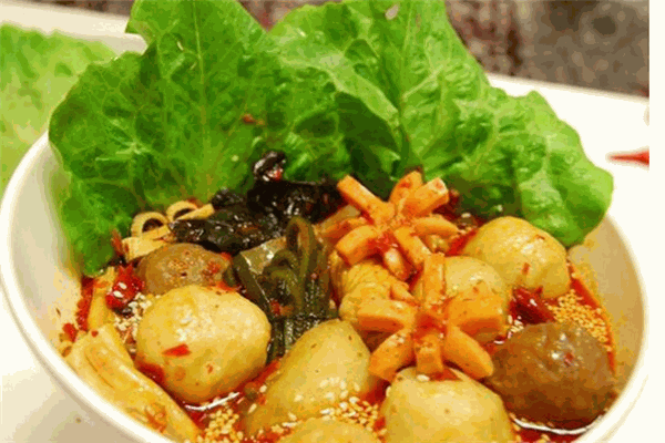 甄萌泥鍋麻辣燙加盟