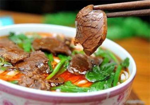 何師傅牛肉粉加盟