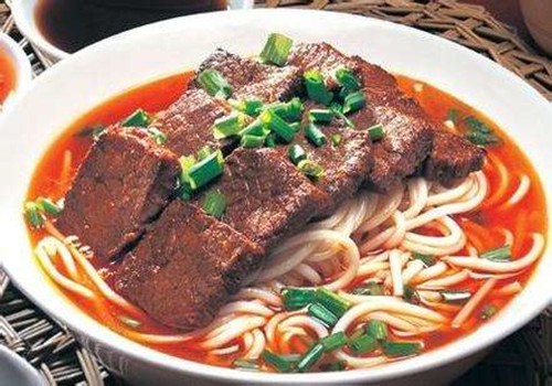 何師傅牛肉粉加盟