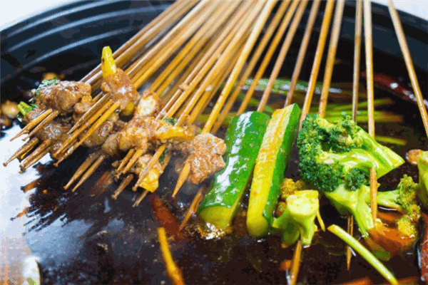 仟味阿婆串串香加盟