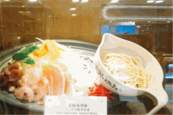 屋根里女仆主題日料餐廳