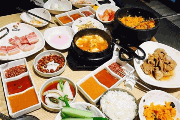 全十創(chuàng)意日料酒吧