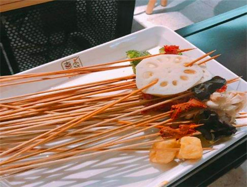 喜上簽創(chuàng)意串串火鍋加盟