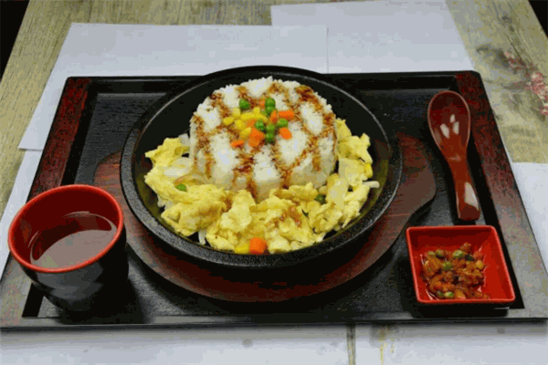 小廚神鐵板烤肉飯加盟