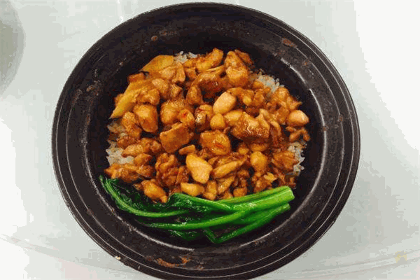 鼎朝天煲仔飯加盟
