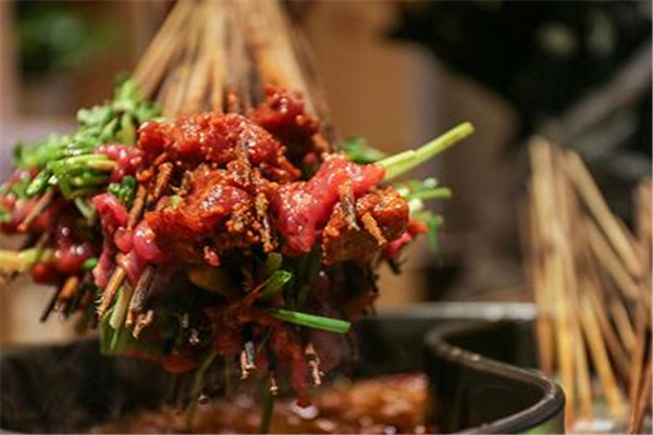 戀唇小郡肝串串香加盟