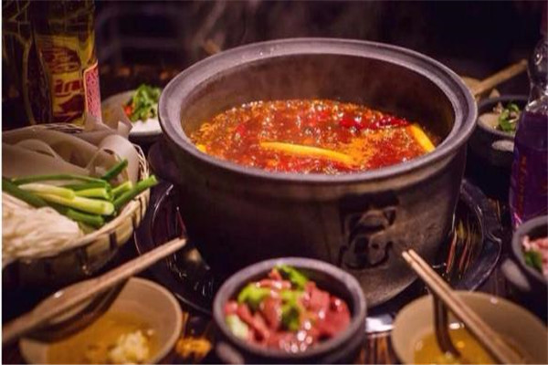 傾品火鍋串串香加盟