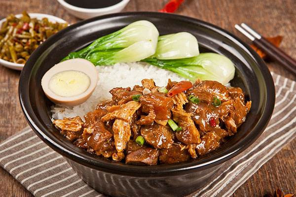 鼎朝天廣式煲仔飯加盟