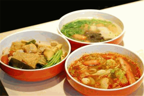 樂(lè)山牛華八婆串串香麻辣燙