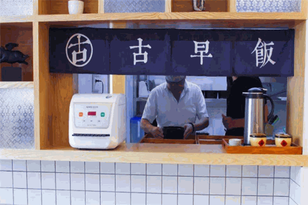 小派古早鹵肉飯加盟