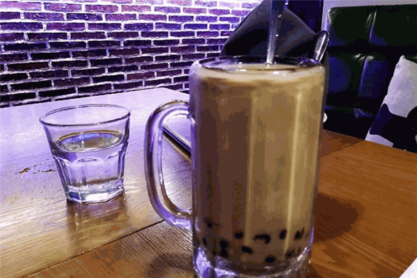 轉(zhuǎn)角遇到她奶茶加盟