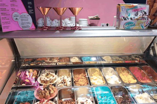 晴天見冰淇淋店