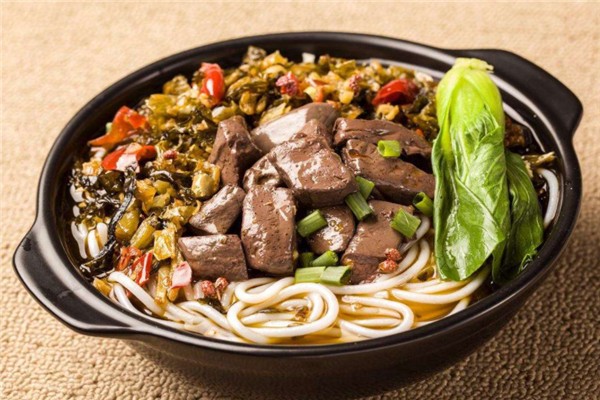 炸舌泡椒牛肉米線(xiàn)
