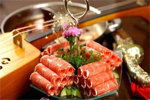 天天尚客旋轉(zhuǎn)小火鍋加盟