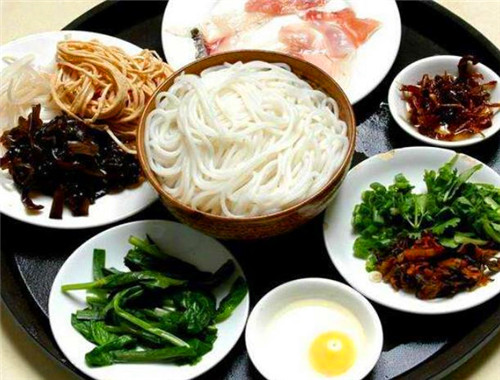 帥老頭過(guò)橋米線(xiàn)加盟