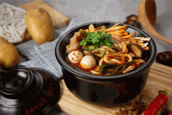 小陶氣砂鍋土豆粉加盟