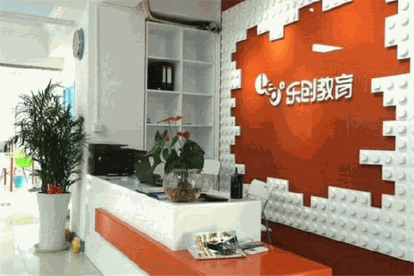 樂學(xué)樂創(chuàng)機(jī)器人教育加盟