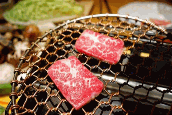 達(dá)人未滿燒肉酒場(chǎng)