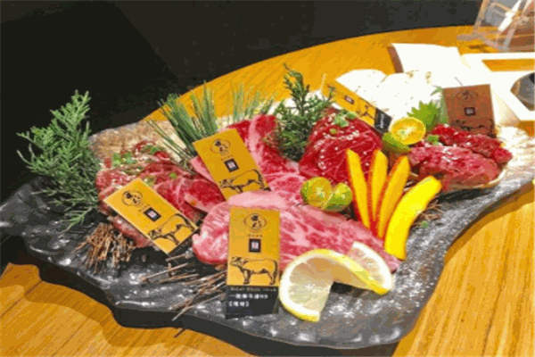 達(dá)人未滿燒肉酒場(chǎng)
