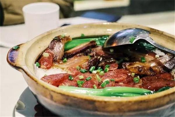 泉水煲仔飯加盟