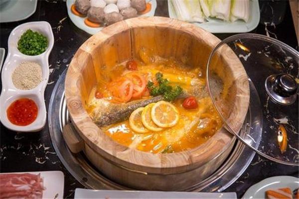 誘回頭噴泉火鍋