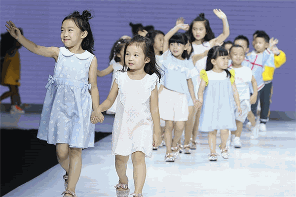 秀場(chǎng)之星加盟