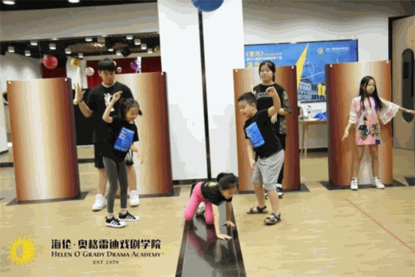 海倫奧格雷迪戲劇學(xué)院加盟