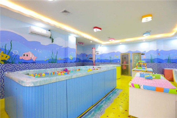 起跑線寶寶游泳館加盟